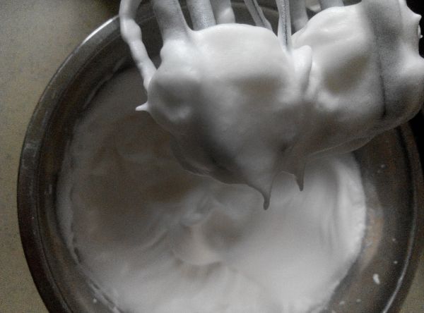 花朵奶油香芒戚风蛋糕