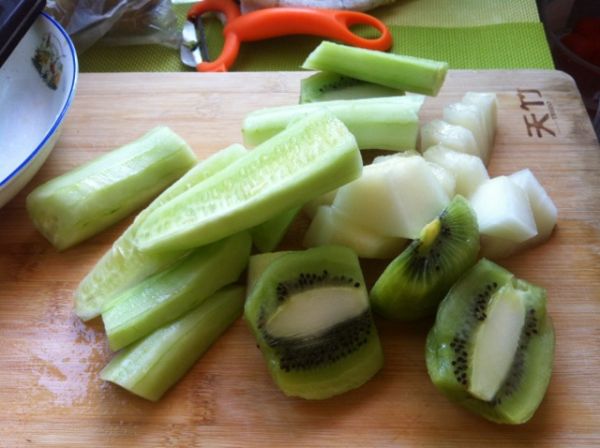 猕猴桃黄瓜香瓜汁