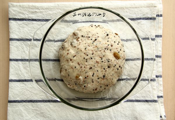 全麦黑芝麻面包