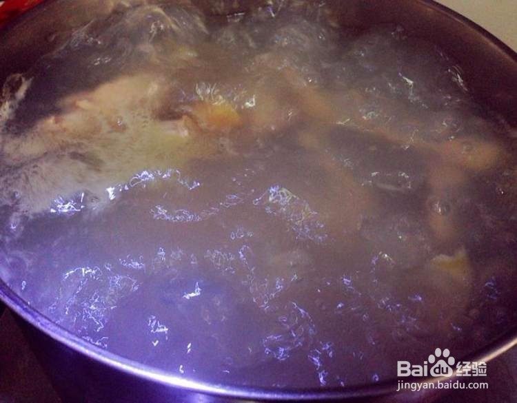 鲍鱼花胶焖鸡煲的做法