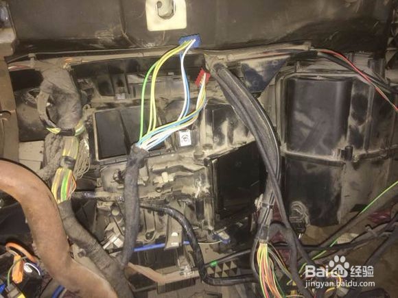 五菱之光暖风水箱如何进行拆卸？