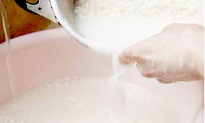 淘米水洗脸的方法作用分析