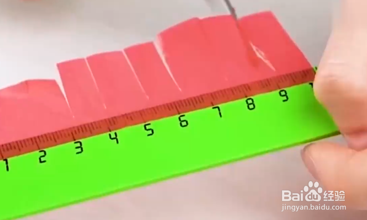 如何给芭比娃娃制作衣服