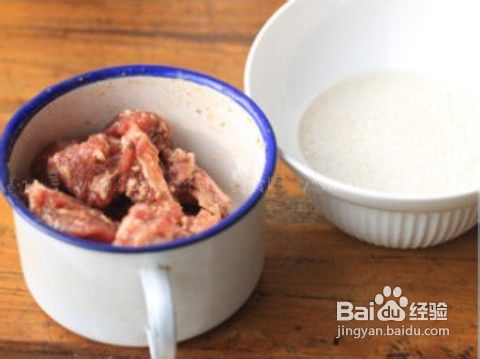 电饭锅菜谱之荷叶糯米蒸排骨做法