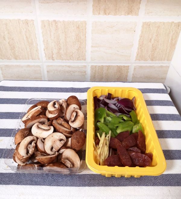 腊肠炒蘑菇青椒