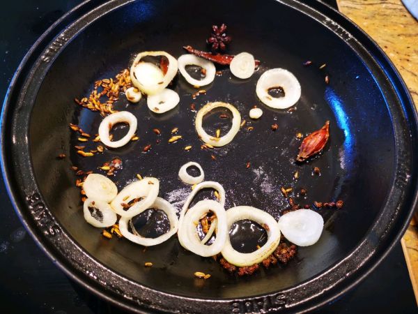 霉干菜香芋红烧肉