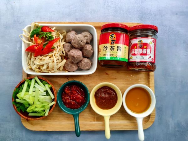 芹菜豆皮牛肉丸