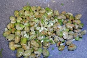 教大家做葱油蚕豆