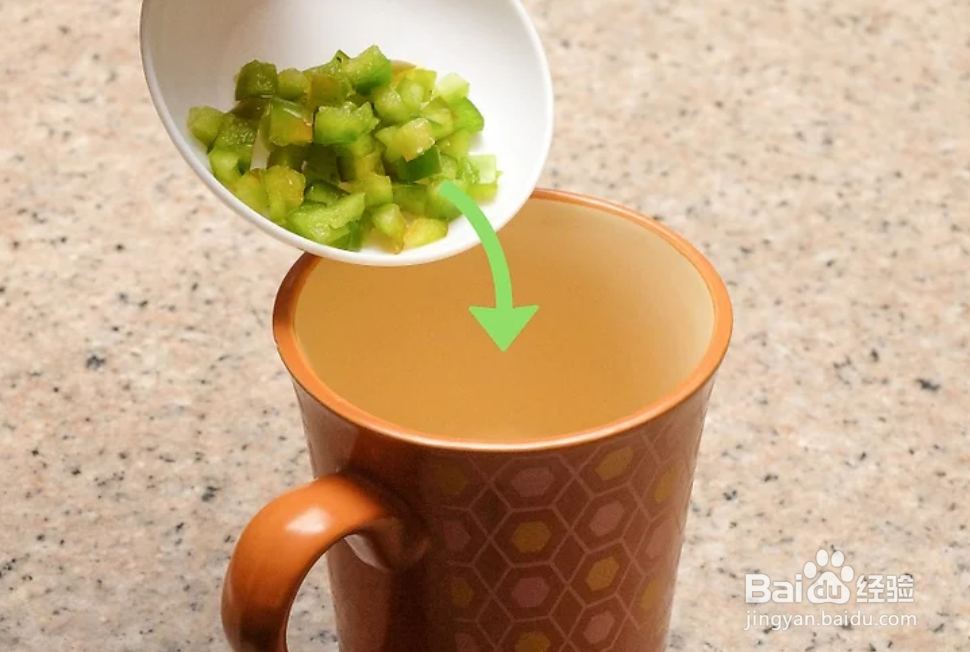 如何使用陶瓷杯在微波炉中做早餐蛋饼