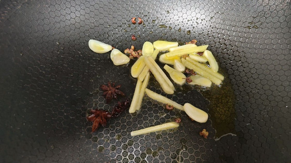 猪肉酸菜炖冻豆腐