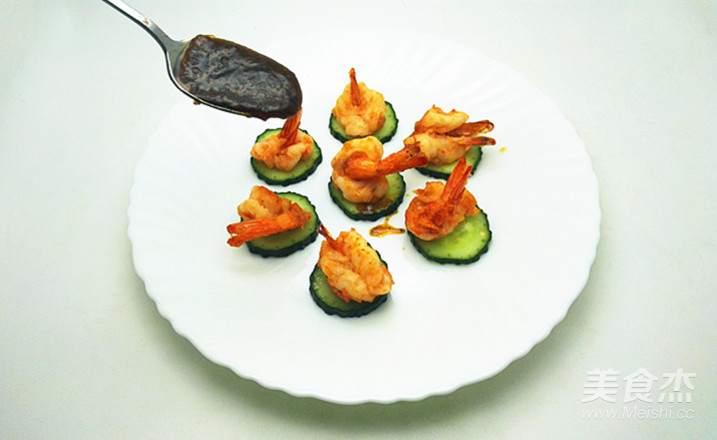 黑椒汁爆青瓜虾球