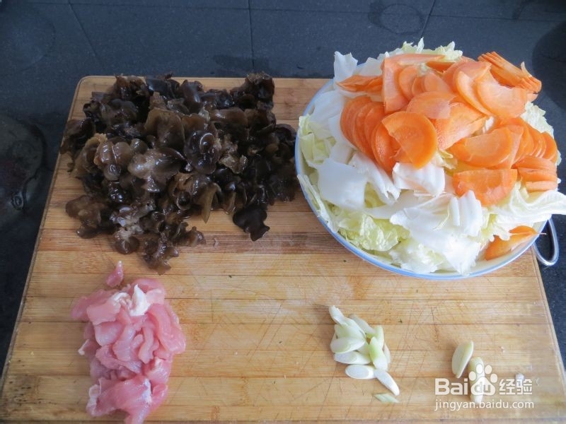 经典家常菜【白菜炒木耳】