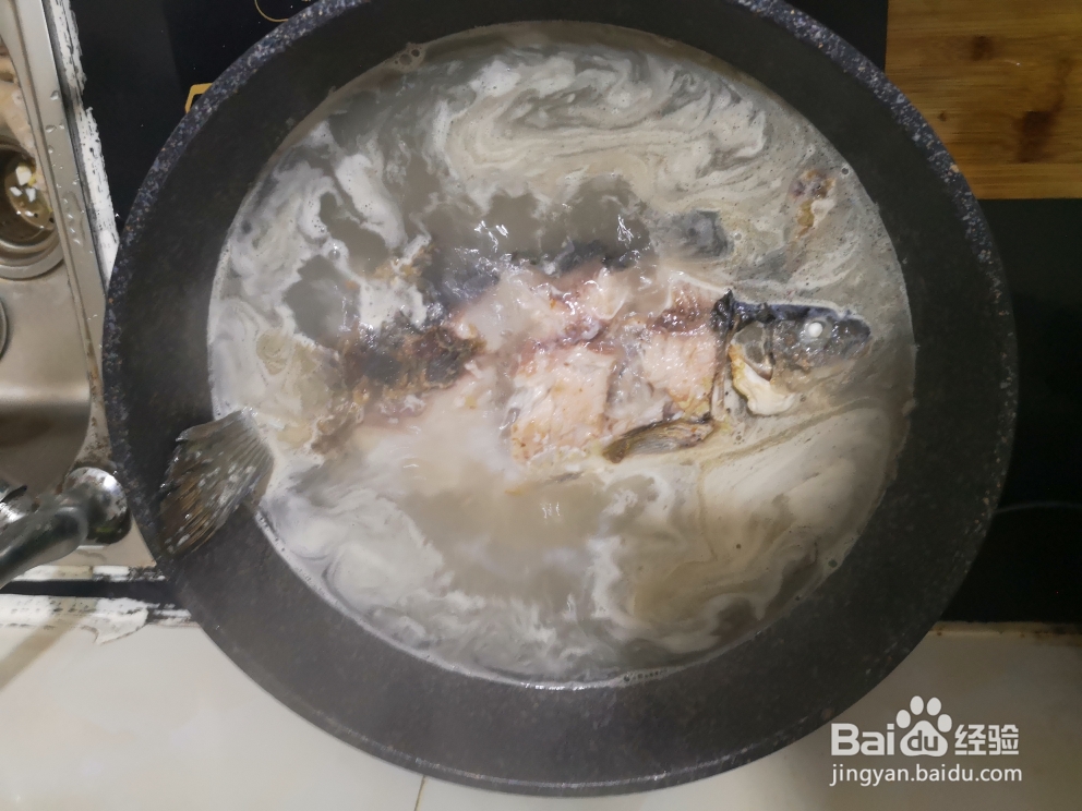 怎么做奶白奶白鲫鱼豆腐汤？