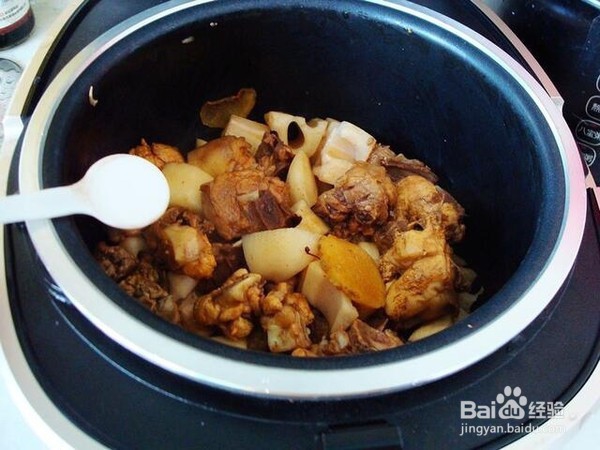 如何制作电饭煲莲藕汤烧鸡