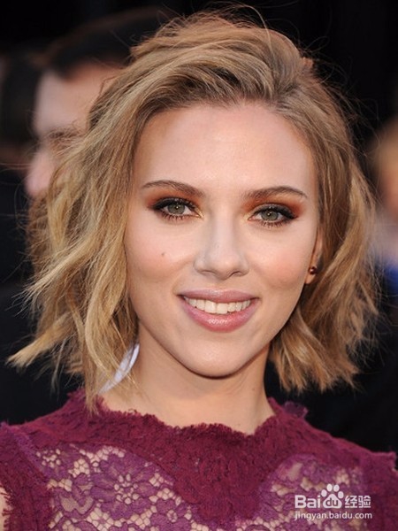 短发搭卷发，清爽时尚彰显气质