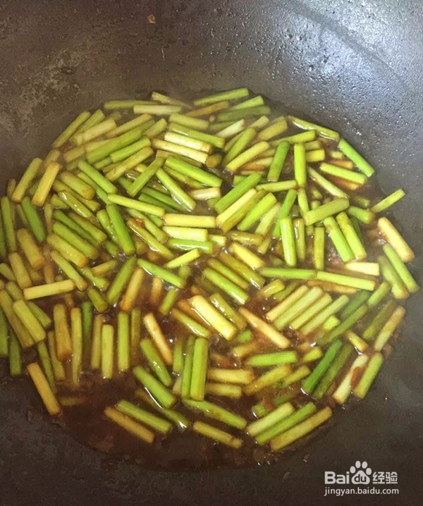 简单易做的家常菜——蒜苔炒虾仁的做法