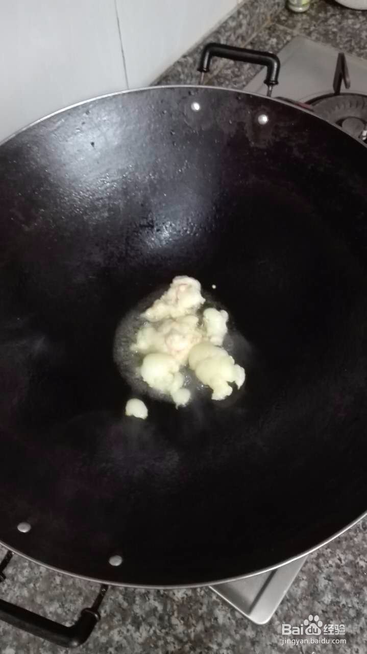 客家菜鸡肉炒荷兰豆做饭
