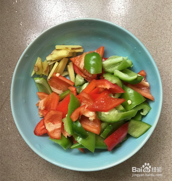 腐竹烧土鸡的做法