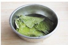 美味还是老派经典吃法——荷香糯米排骨