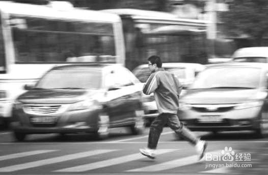 过马路都要注意什么