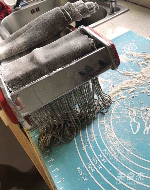 黑芝麻核桃手工面