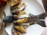 咸鸡蒸鲫鱼如何做