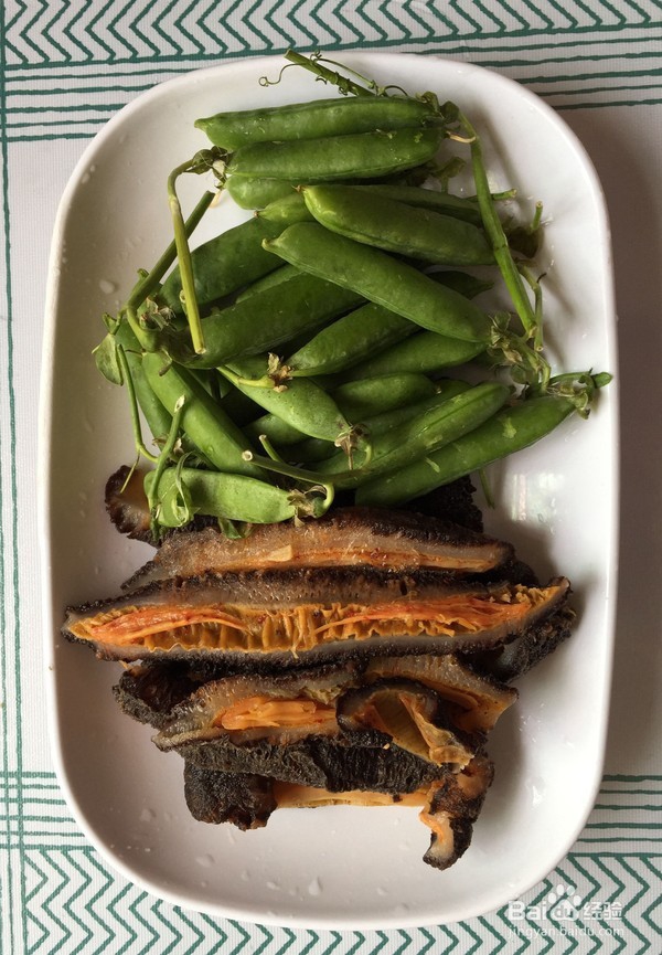 红极参炒豌豆米做法