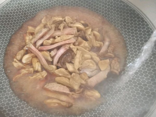 咸肉菌菇炖豆腐