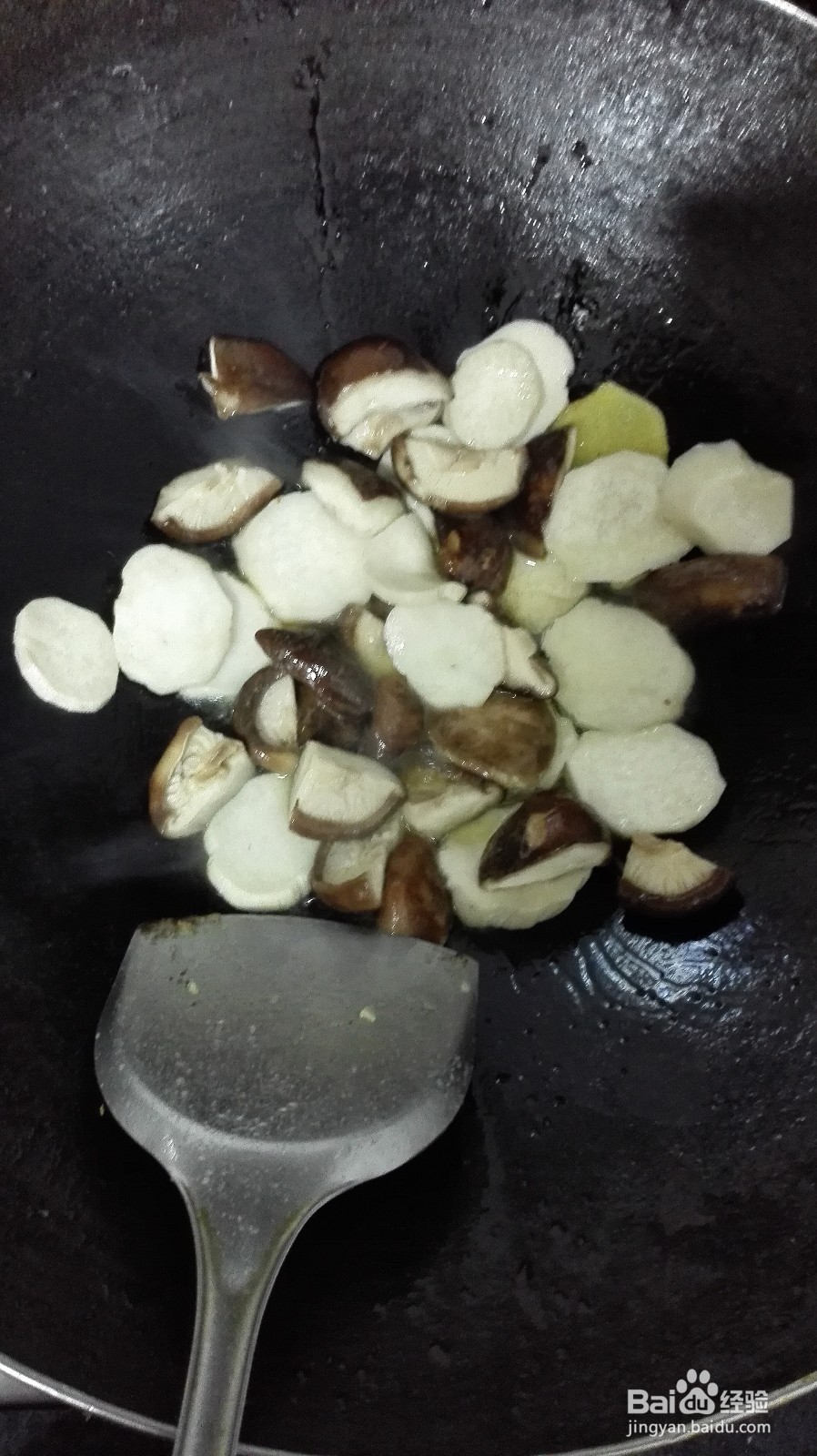 杂菇爆炒鸡腿肉