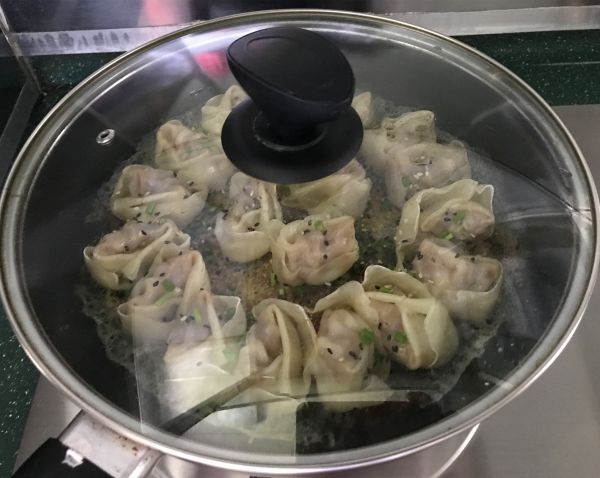 冰花虾仁大馄饨