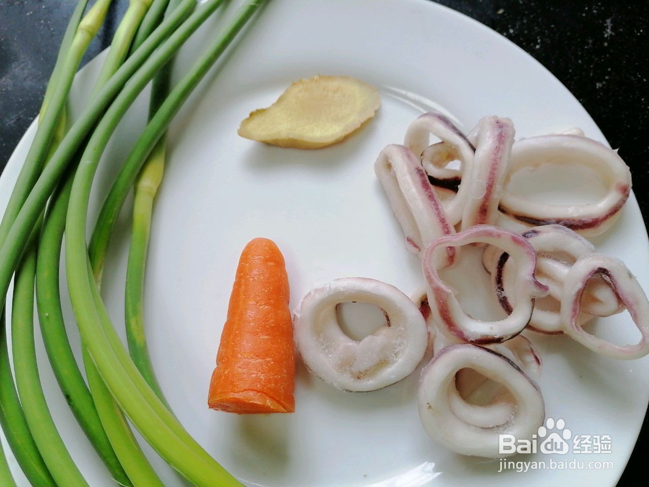 蒜苔炒鱿鱼的做法