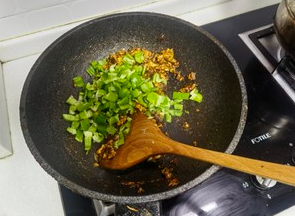 鸡蛋卤打卤面的简单做法