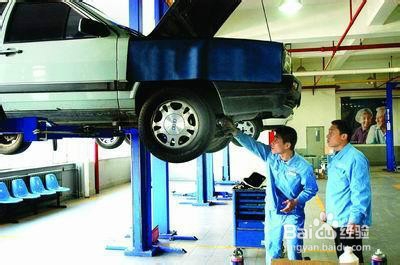 冬季驾车出行 检查轮胎很重要