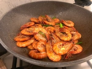 怎么做舔指油焖大虾