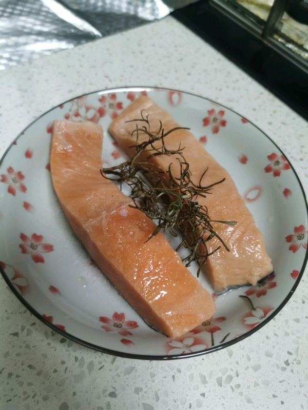 迷迭香煎三文鱼