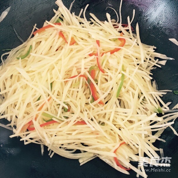 醋溜土豆丝的做法