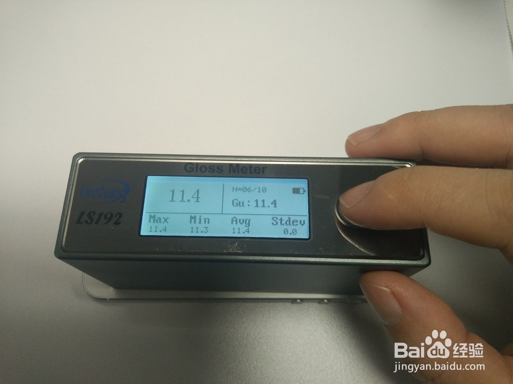 用光泽度仪测量iphone SE光泽