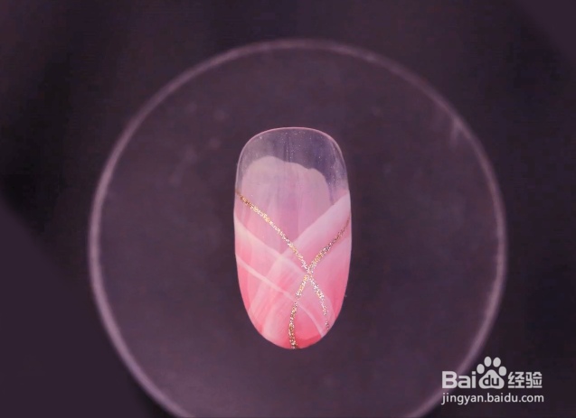 怎样做交错丝带渐变美甲？