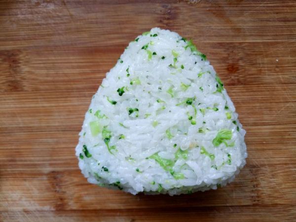 西兰花肉松饭团