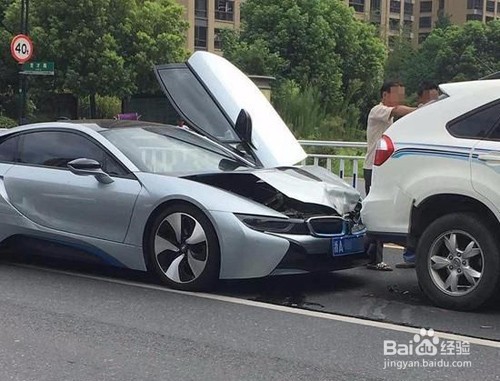 开车如何避免追尾事故