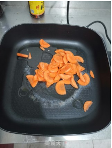 青椒胡萝卜炒杏蘑菇真好吃