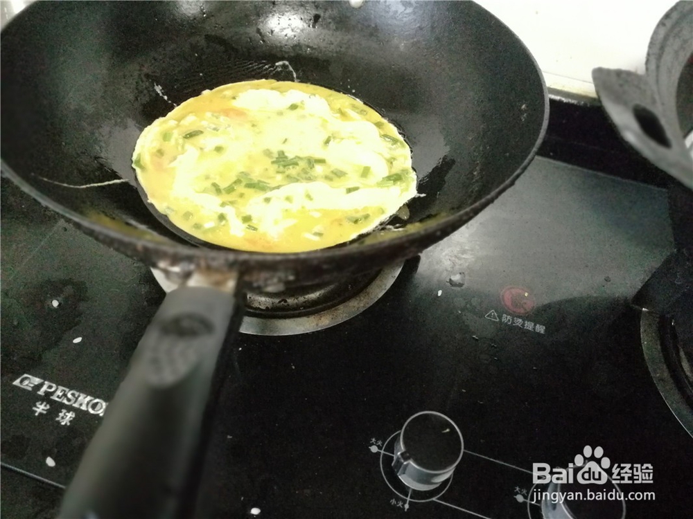 鸡蛋饼盖浇西红柿