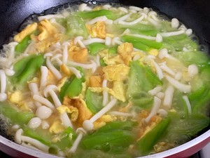 丝瓜鸡蛋烩白玉菇