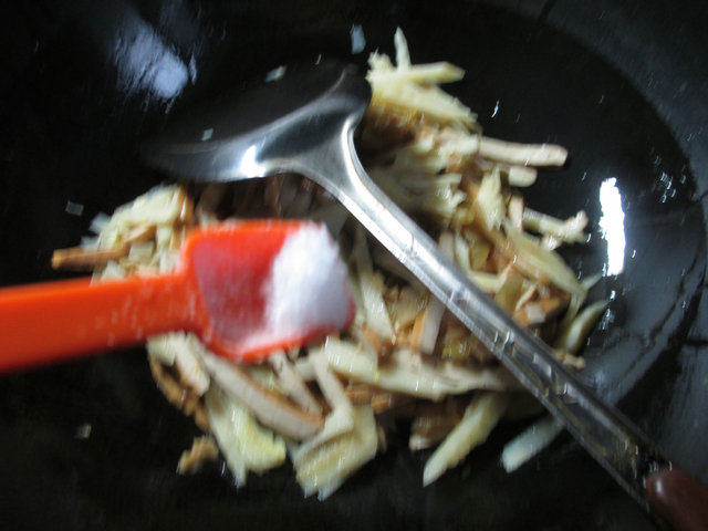 榨菜丝冬笋炒香干的做法,味道好极了!