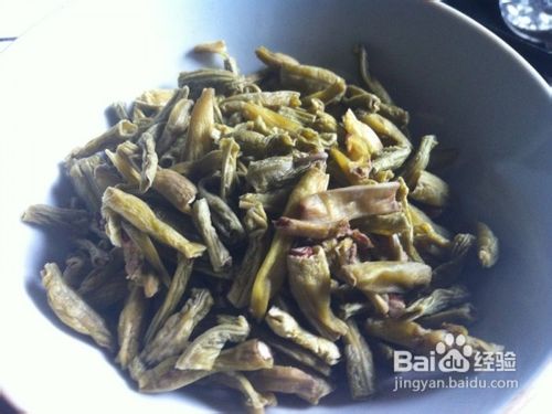 扑豆角炒腊肉的作法