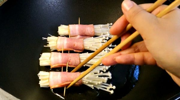 懒人酱汁金针菇培根卷