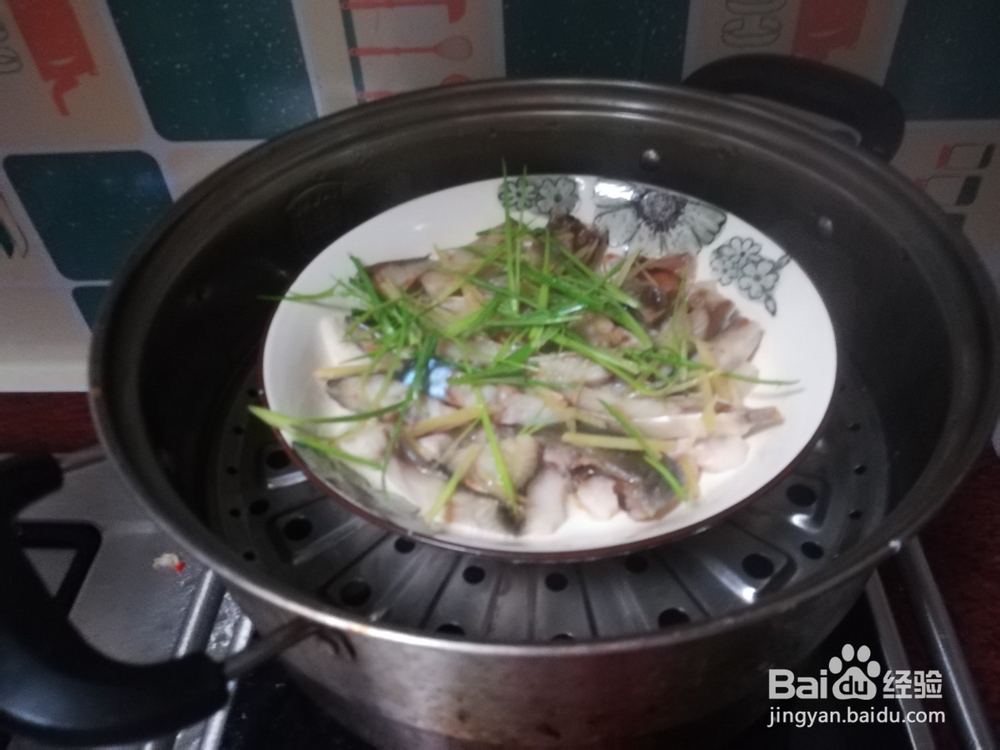 五花肉蒸鱼干的做法