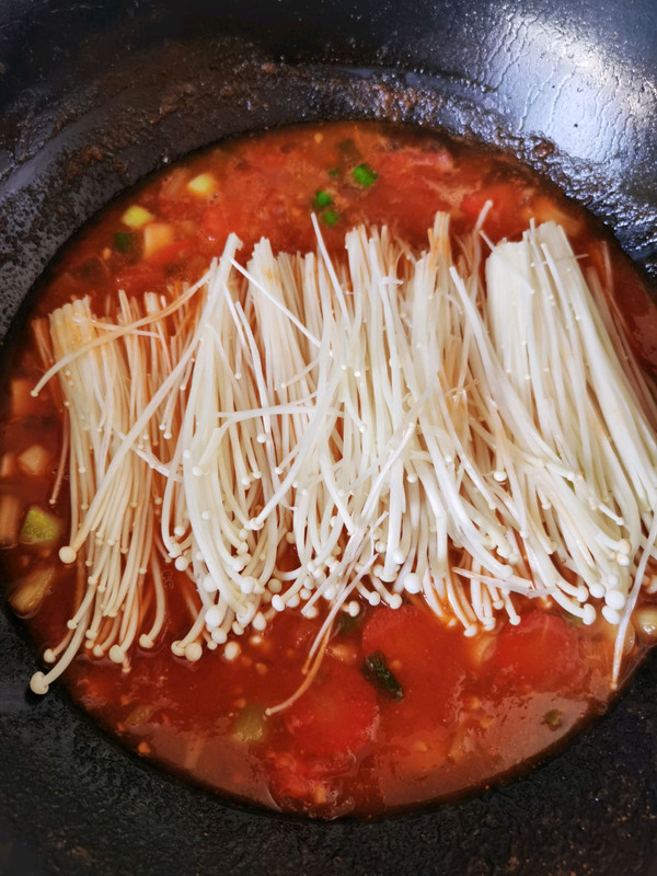 番茄浓汤烩金针菇