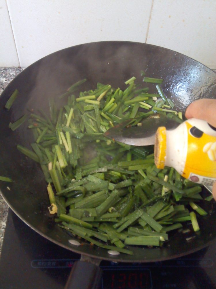 香味十足的韭菜炒鸡蛋!