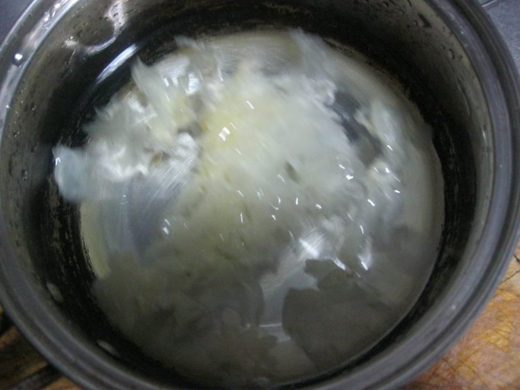 教你快速学会制作银耳雪梨汤